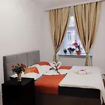 Apartament Lena *